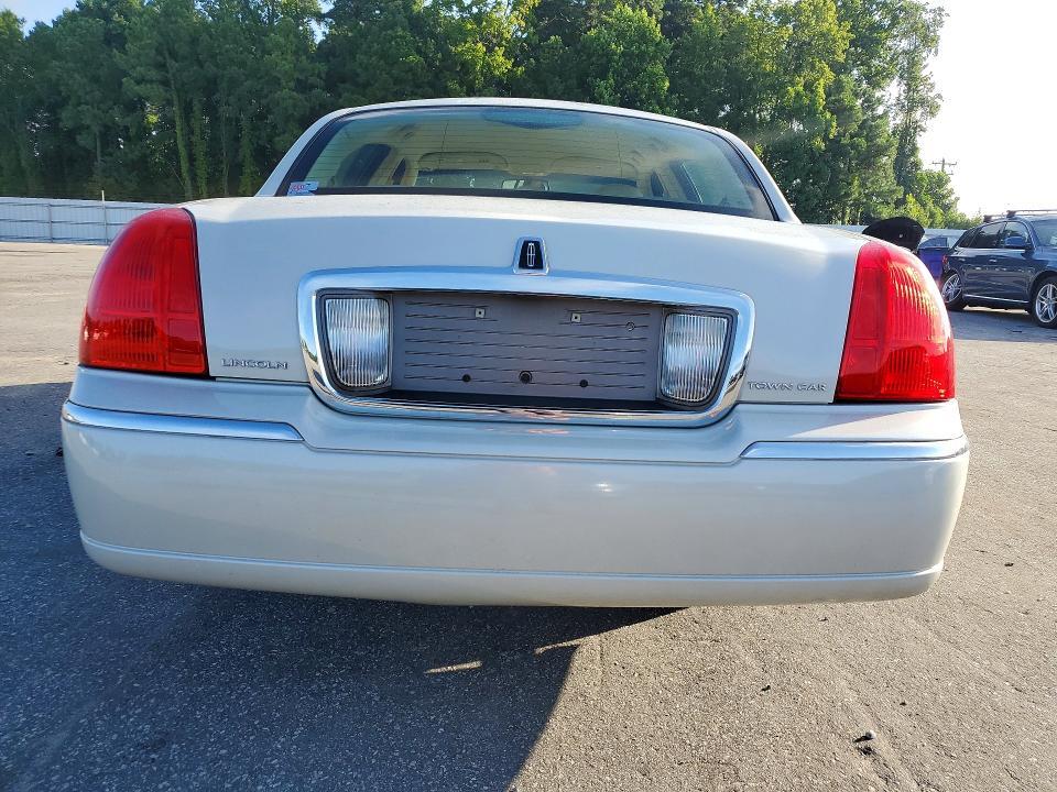 2007 LINCOLN TOWN CAR SIGNATURE — Фото 6 из 12