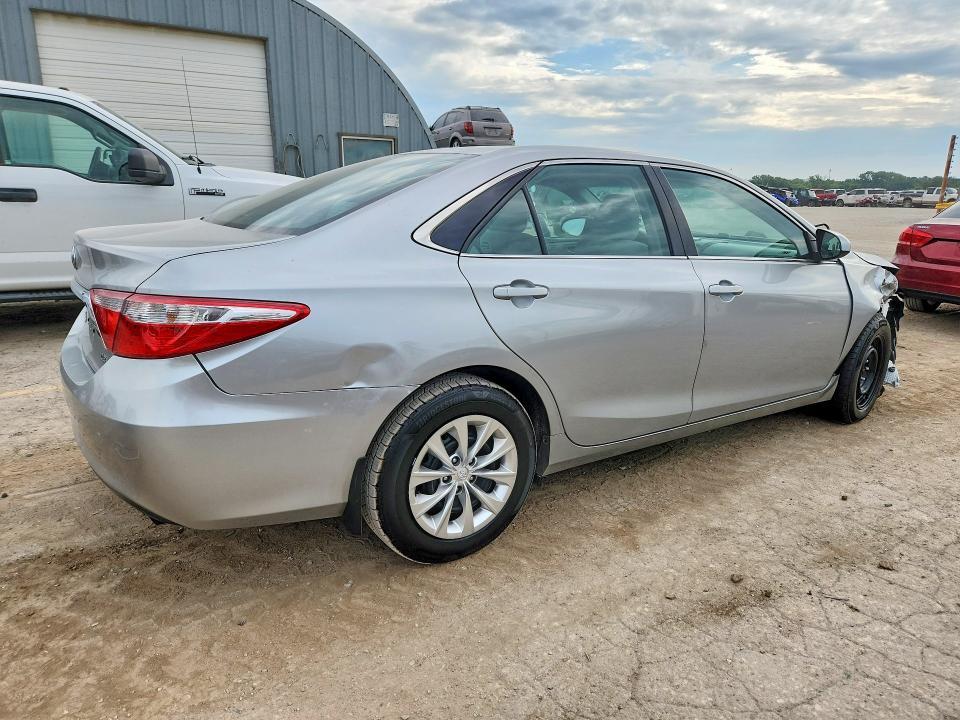 2016 TOYOTA CAMRY LE — Фото 3 из 12