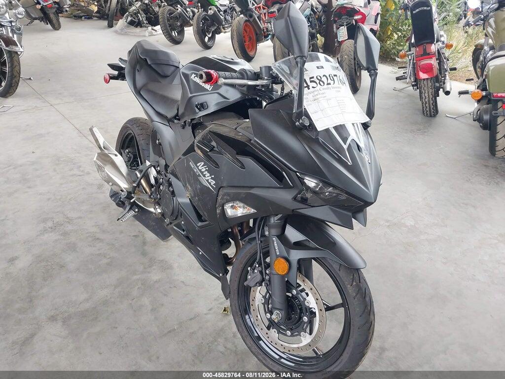 ML5EXGG17TDA80383 2026 KAWASAKI EX500 photo no. 1