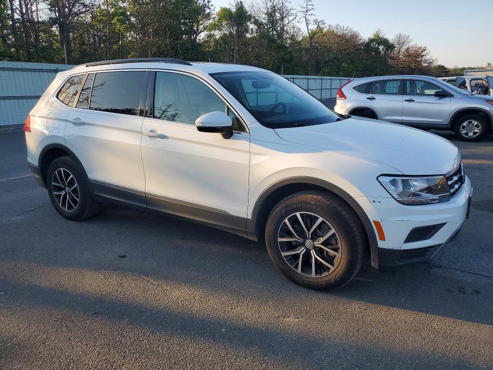 2021 VOLKSWAGEN TIGUAN SE — Фото 4 из 13