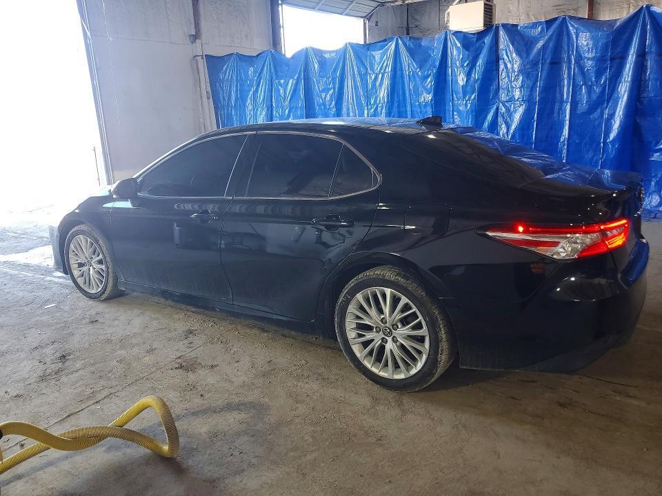 2018 TOYOTA CAMRY XLE — Фото 2 из 12