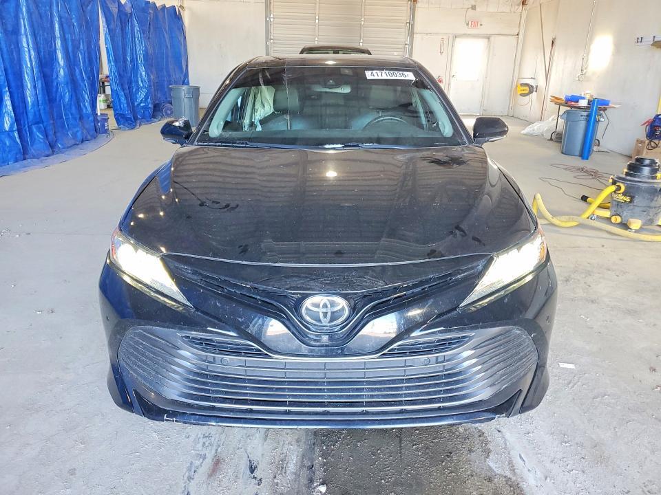 2018 TOYOTA CAMRY XLE — Фото 5 из 12
