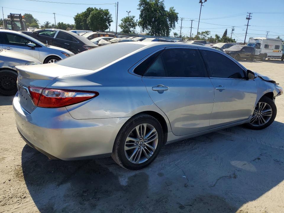 4T1BF1FK2GU134660 2016 TOYOTA CAMRY photo no. 3