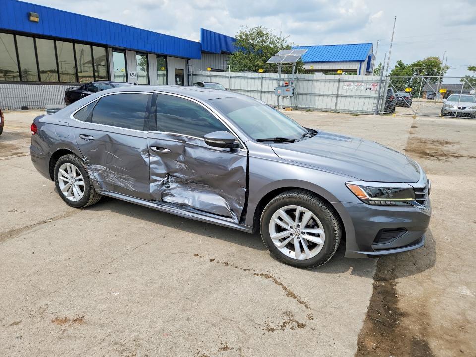 2020 VOLKSWAGEN PASSAT SE — Фото 4 из 12