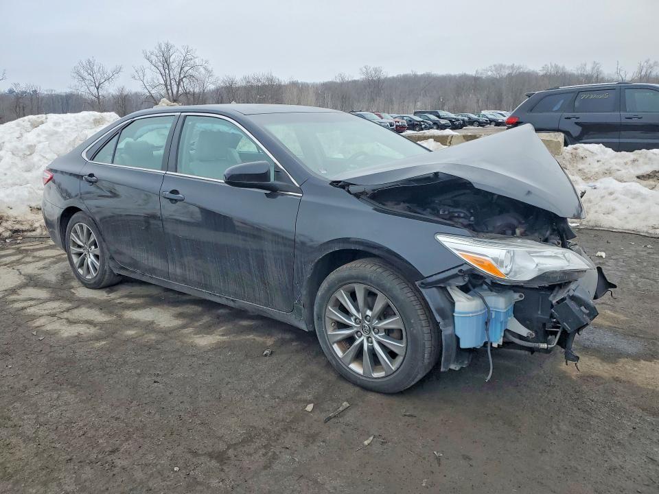 2016 TOYOTA CAMRY XLE — Фото 4 из 12
