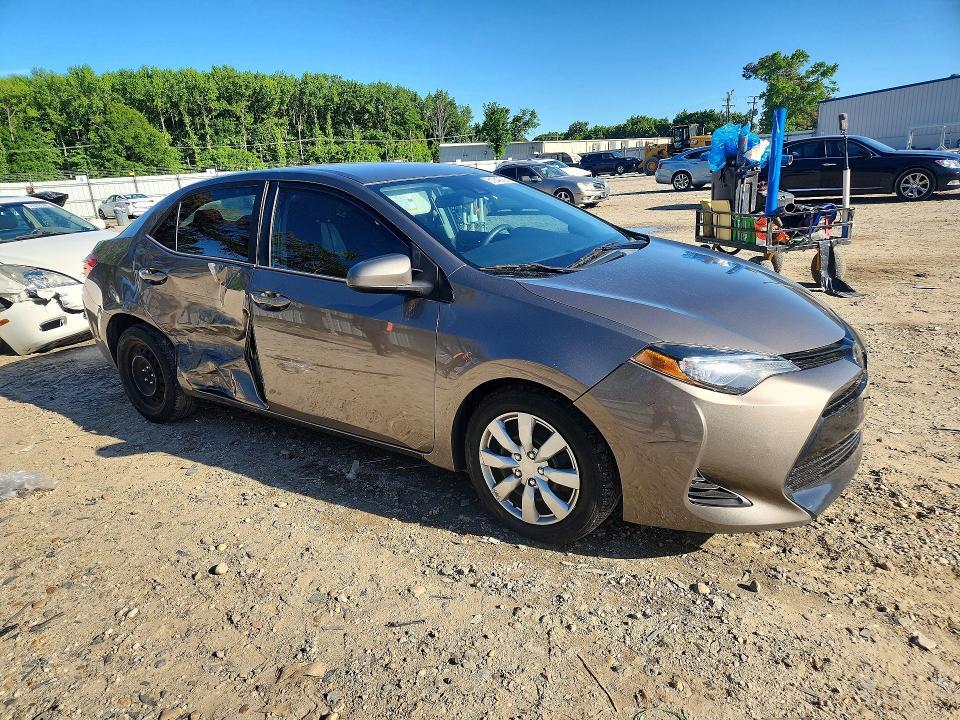 2017 TOYOTA COROLLA LE — Фото 4 из 12