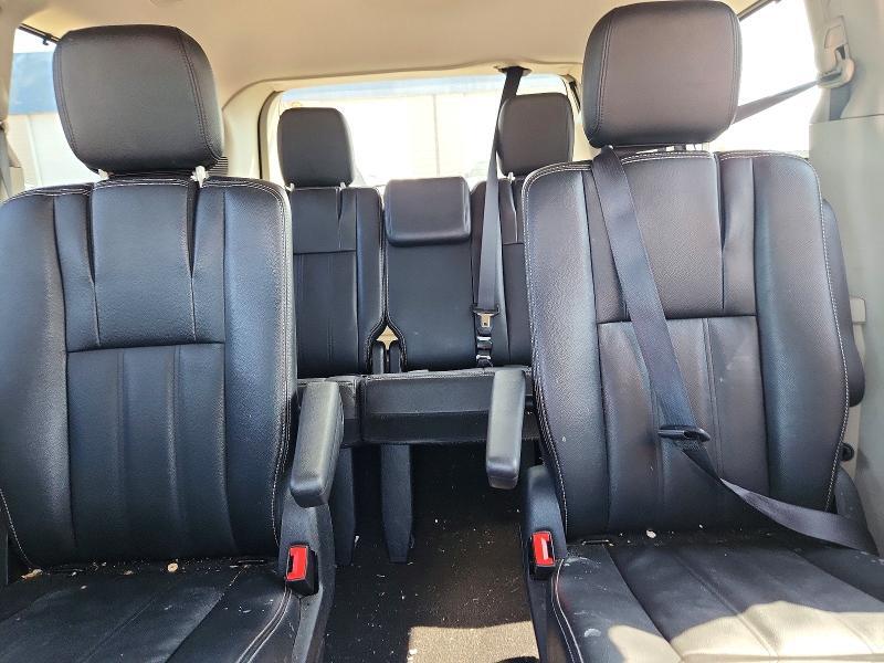 2016 CHRYSLER TOWN & COUNTRY TOURING — Фото 10 из 13