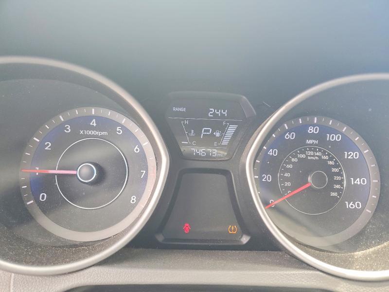 2016 HYUNDAI ELANTRA SE — Фото 9 из 12