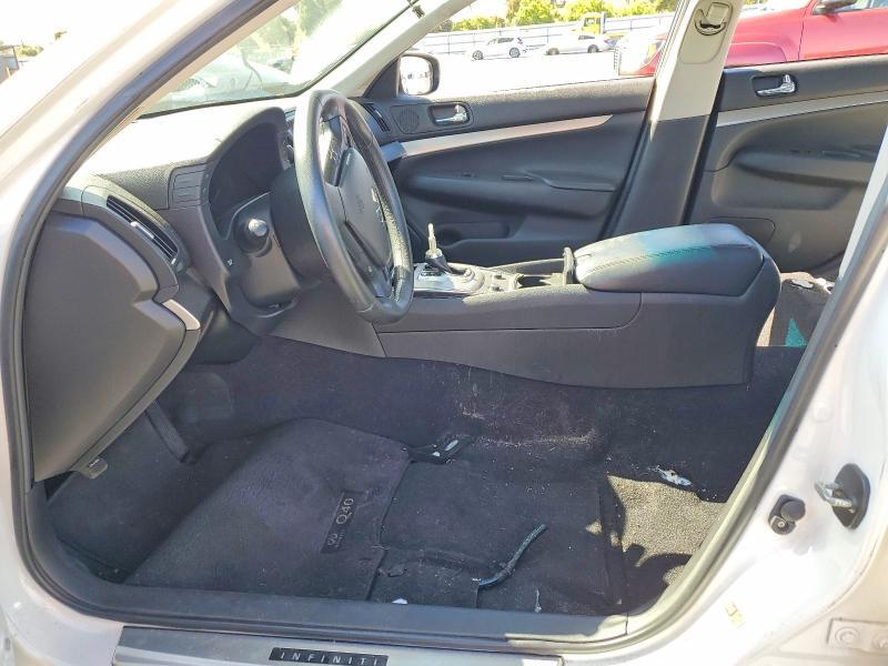 2015 INFINITI Q40 BASE — Фото 7 из 12