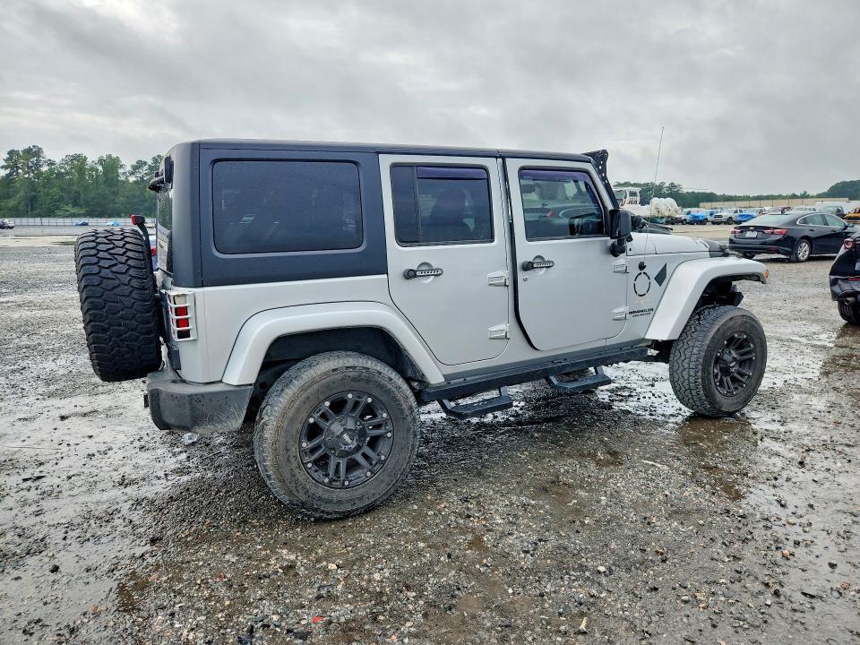2011 JEEP WRANGLER UNLIMITED SAHARA — Фото 3 из 13