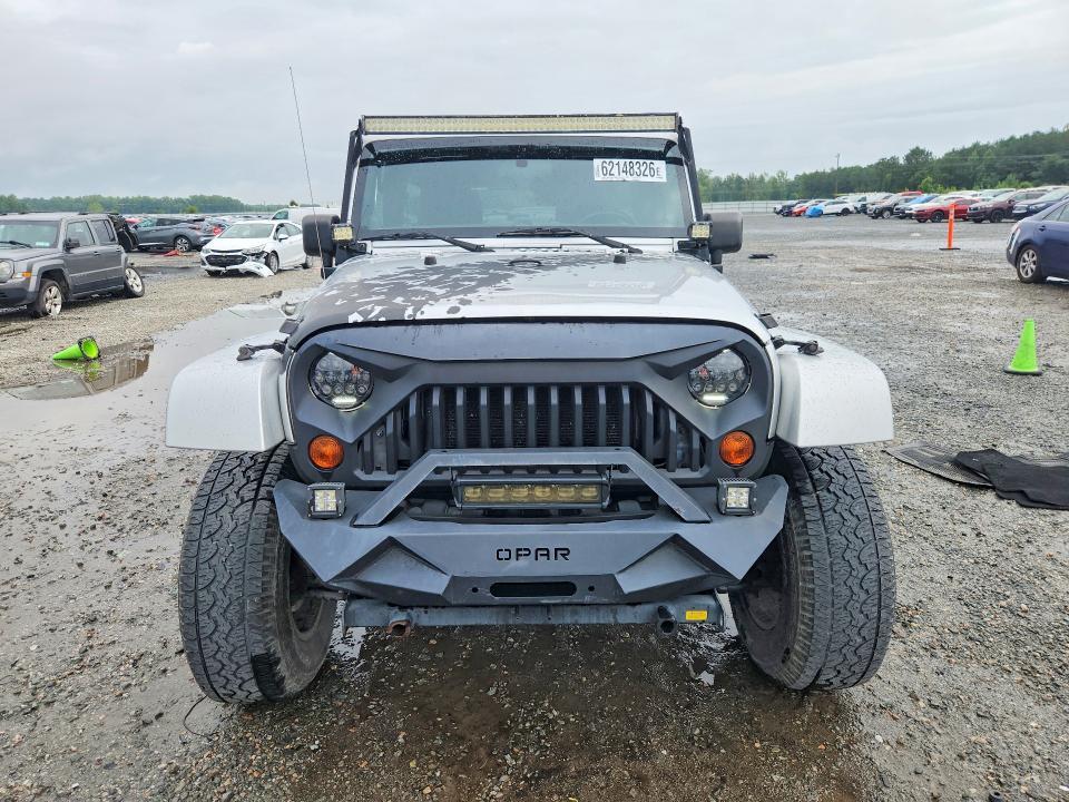 2011 JEEP WRANGLER UNLIMITED SAHARA — Фото 5 из 13