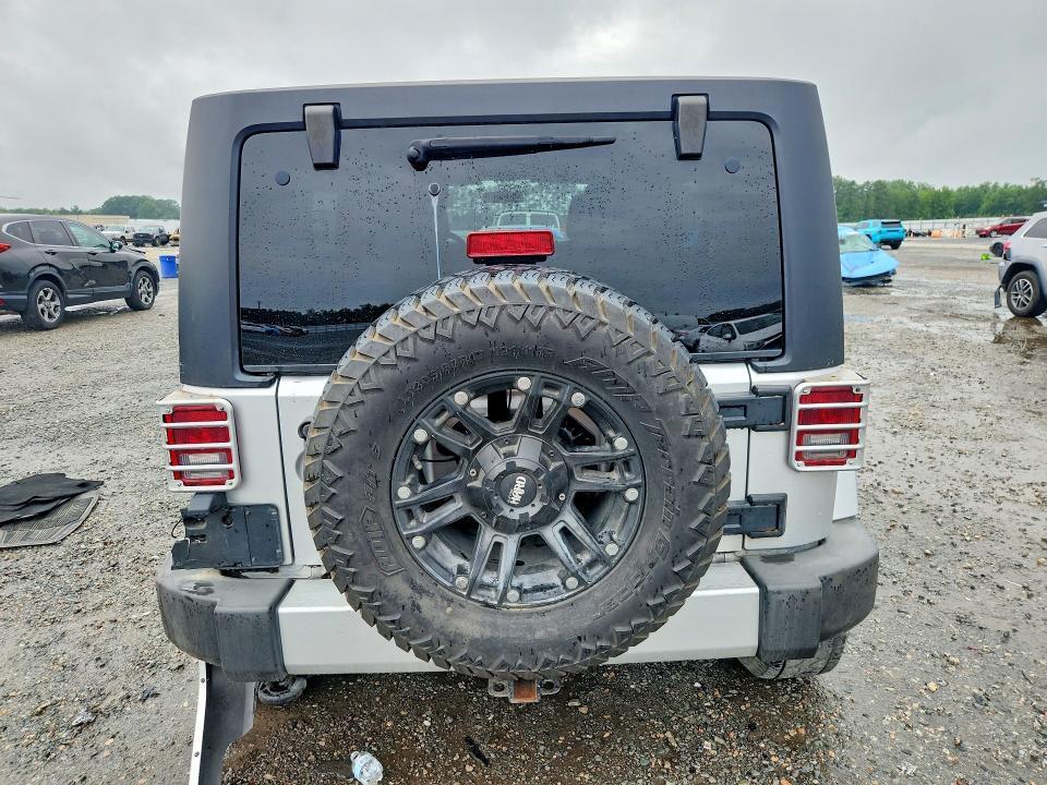 2011 JEEP WRANGLER UNLIMITED SAHARA — Фото 6 из 13