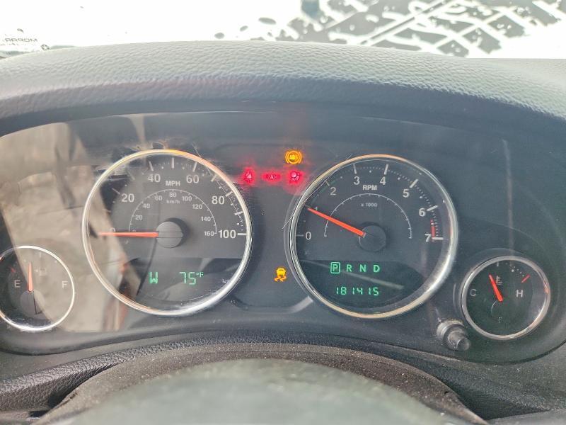 2011 JEEP WRANGLER UNLIMITED SAHARA — Фото 9 из 13