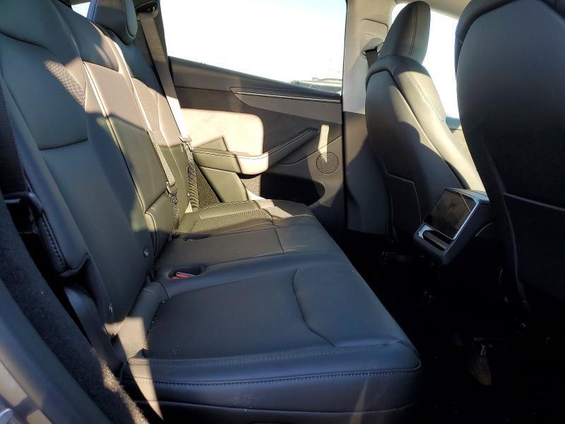 2026 TESLA MODEL Y — Фото 11 из 13