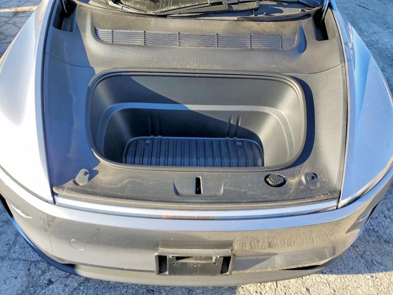2026 TESLA MODEL Y — Фото 12 из 13