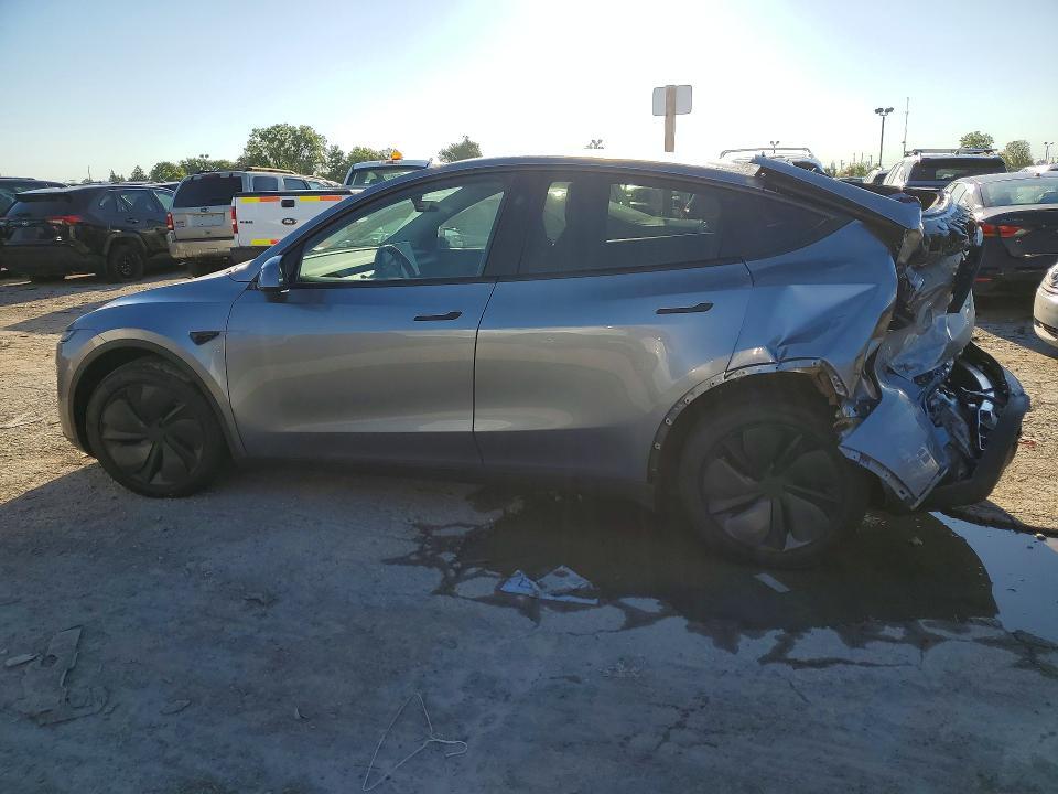 2026 TESLA MODEL Y — Фото 2 из 13