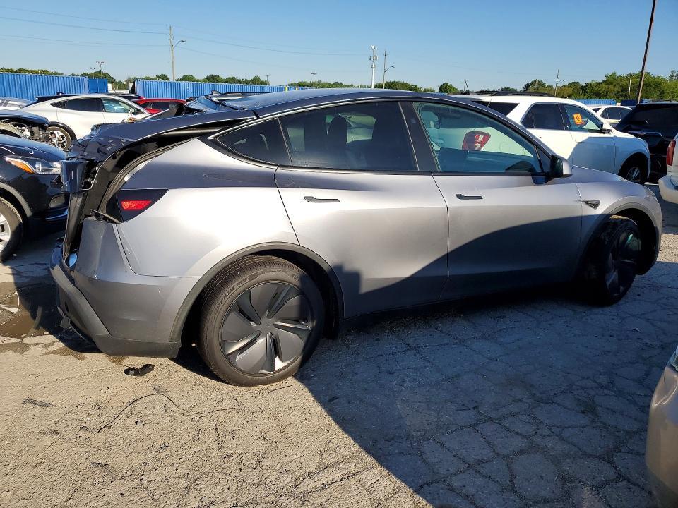 2026 TESLA MODEL Y — Фото 3 из 13