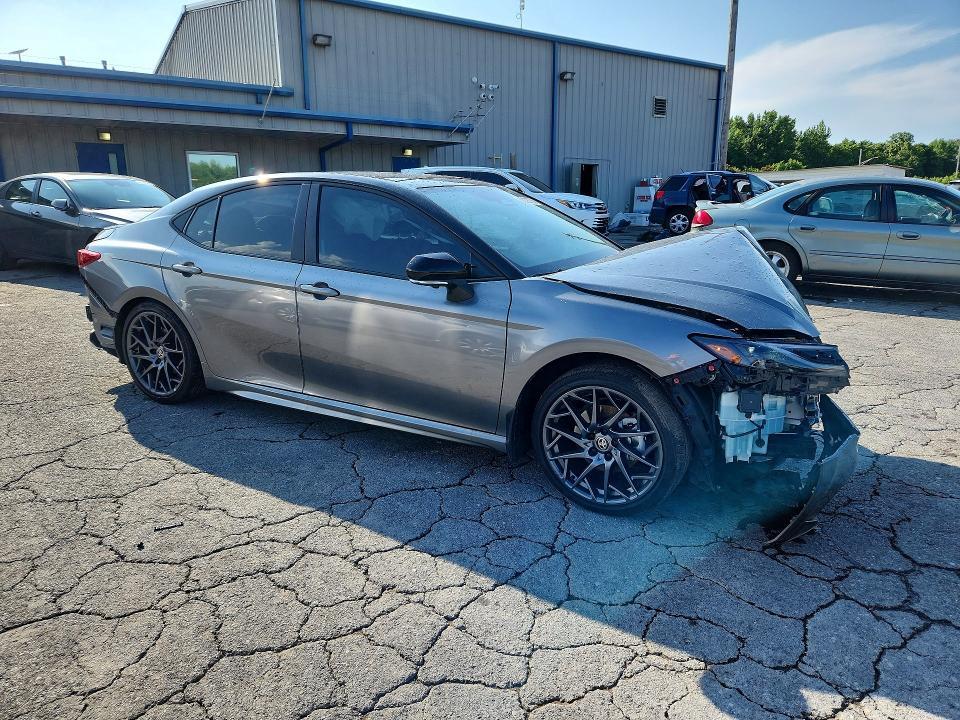 2026 TOYOTA CAMRY XSE — Фото 4 из 12