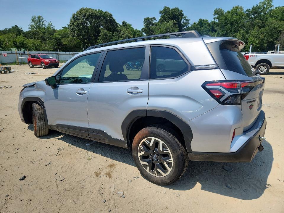 2025 SUBARU FORESTER PREMIUM — Фото 2 из 13