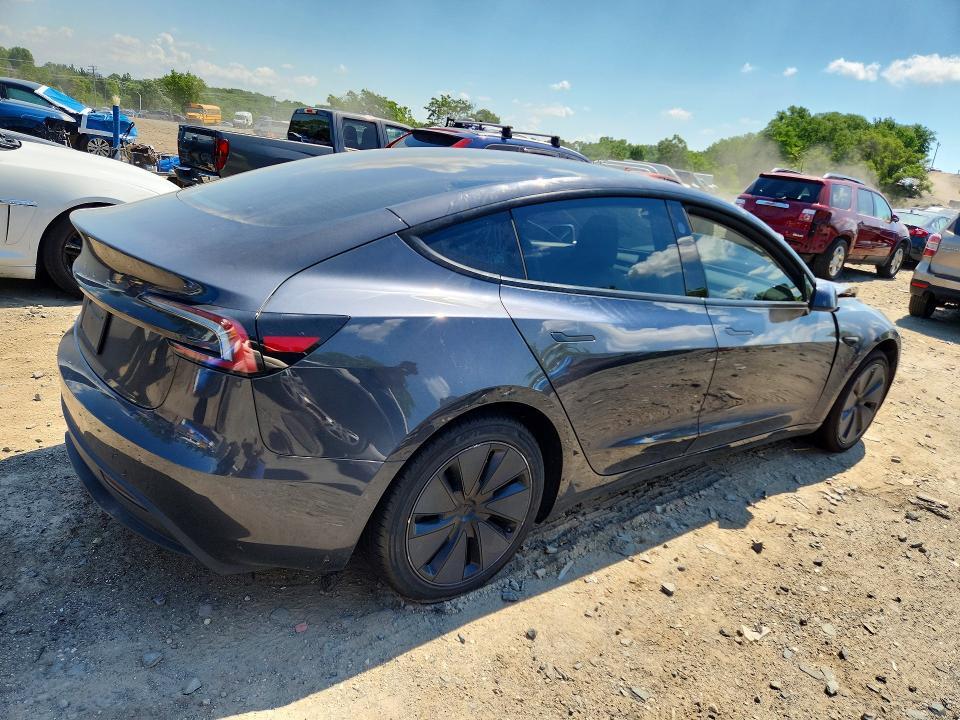 2025 TESLA MODEL 3 — Фото 3 из 12