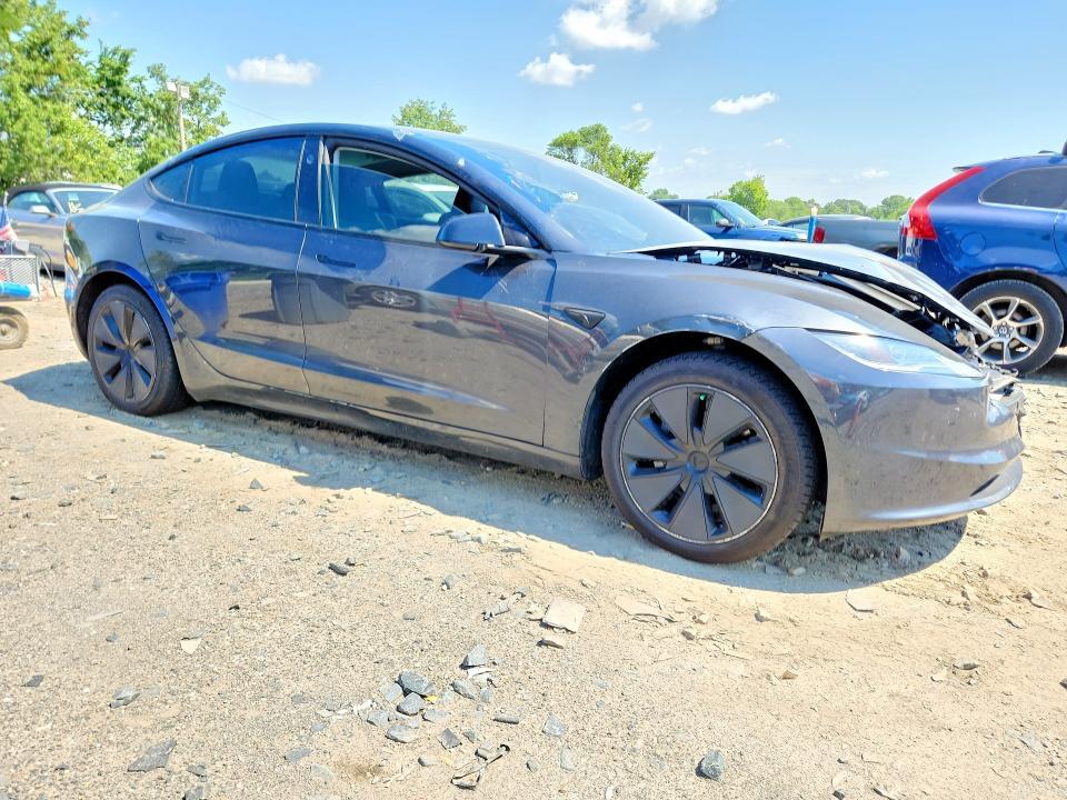 2025 TESLA MODEL 3 — Фото 4 из 12