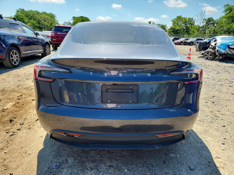 2025 TESLA MODEL 3 — Фото 6 из 12