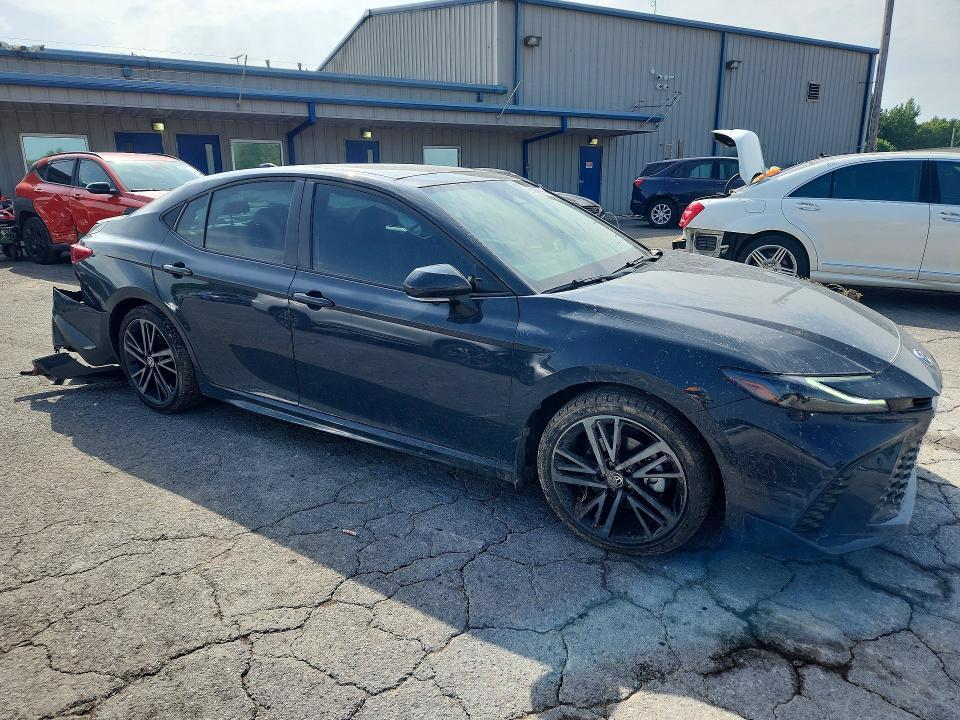 2025 TOYOTA CAMRY XSE — Фото 4 из 12