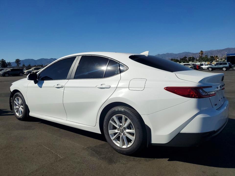 2025 TOYOTA CAMRY LE — Фото 2 из 13