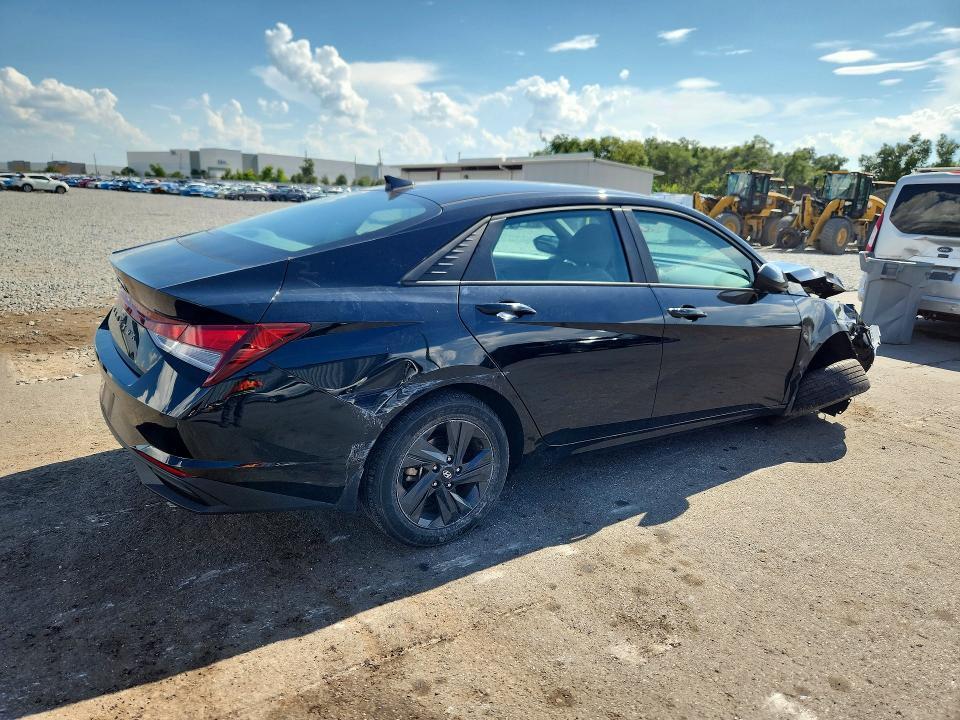 2023 HYUNDAI ELANTRA SEL — Фото 3 из 13