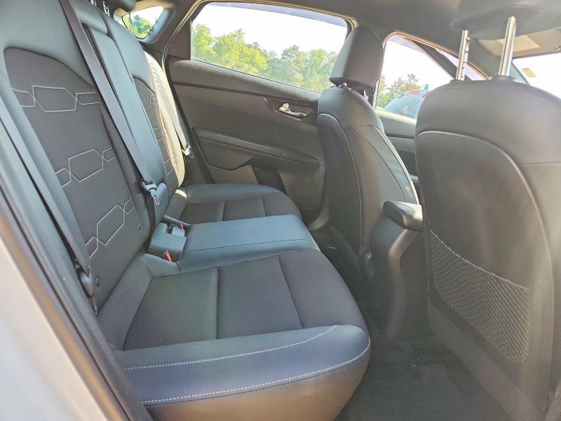 2021 KIA FORTE GT LINE — Фото 10 из 12
