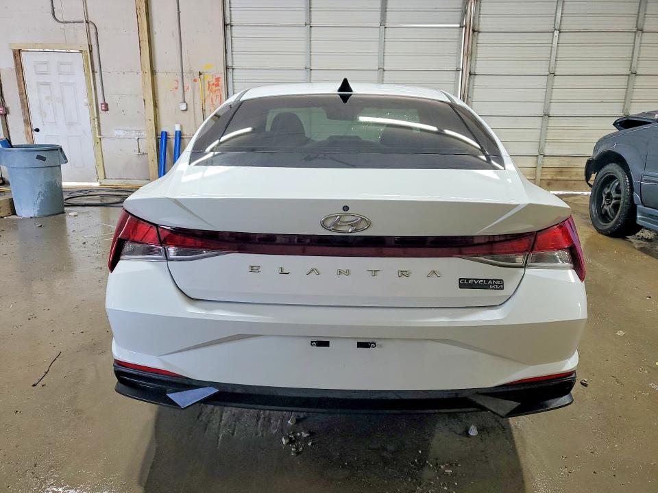 2021 HYUNDAI ELANTRA SEL — Фото 6 из 12