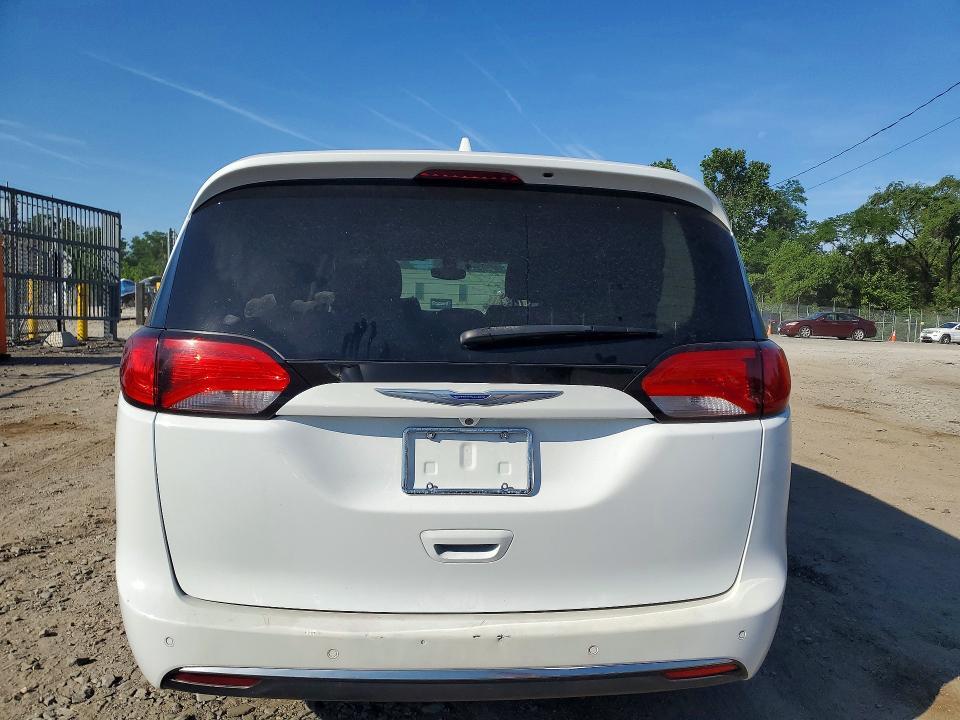 2020 CHRYSLER PACIFICA TOURING L — Фото 6 из 13