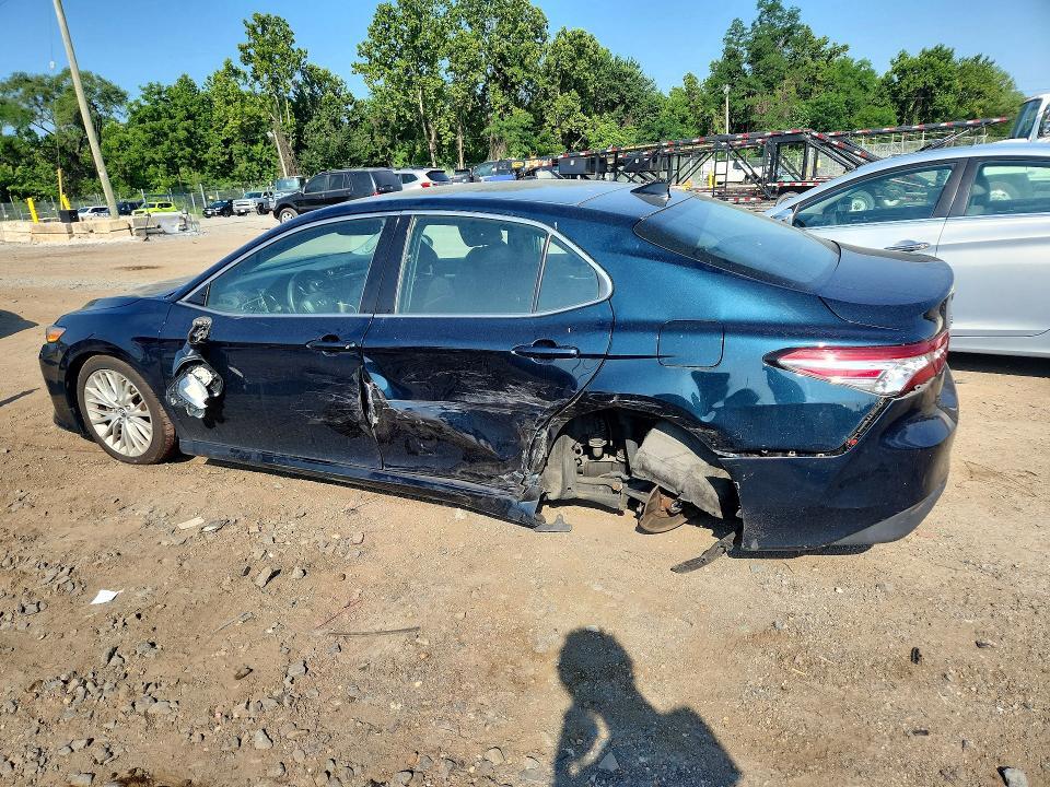 2018 TOYOTA CAMRY XLE — Фото 2 из 13