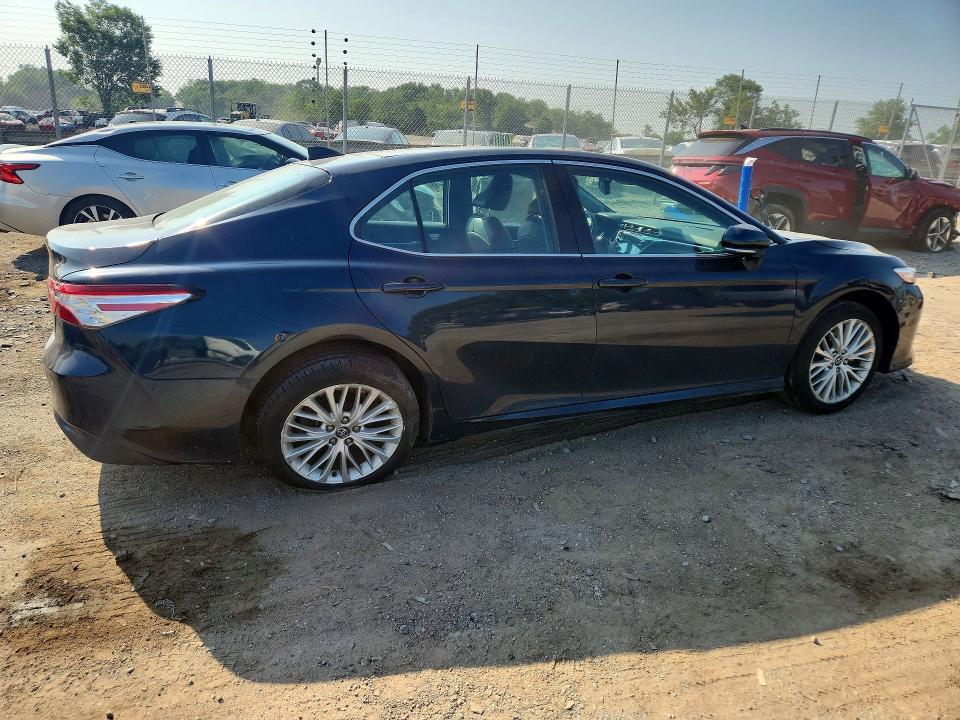2018 TOYOTA CAMRY XLE — Фото 3 из 13