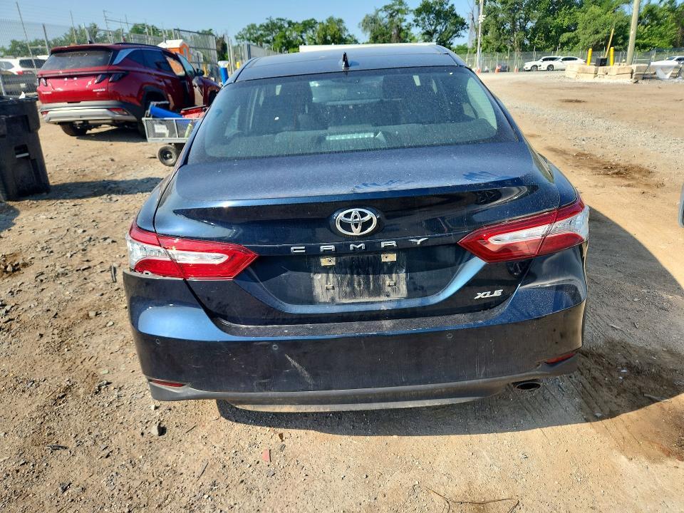 2018 TOYOTA CAMRY XLE — Фото 6 из 13