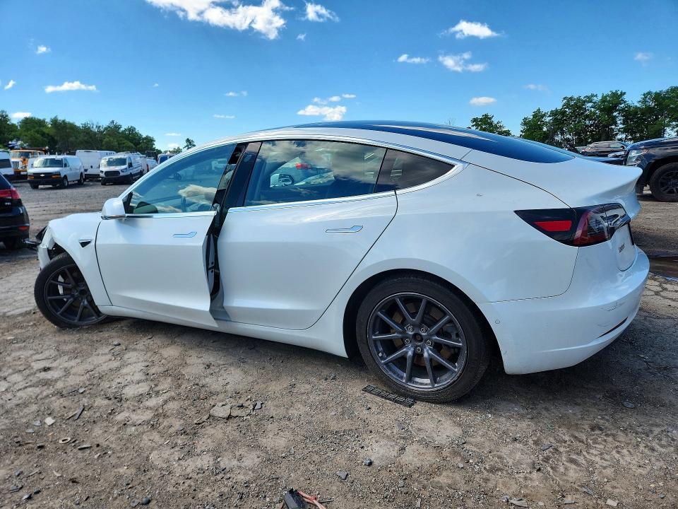 2018 TESLA 3 — Фото 2 из 12