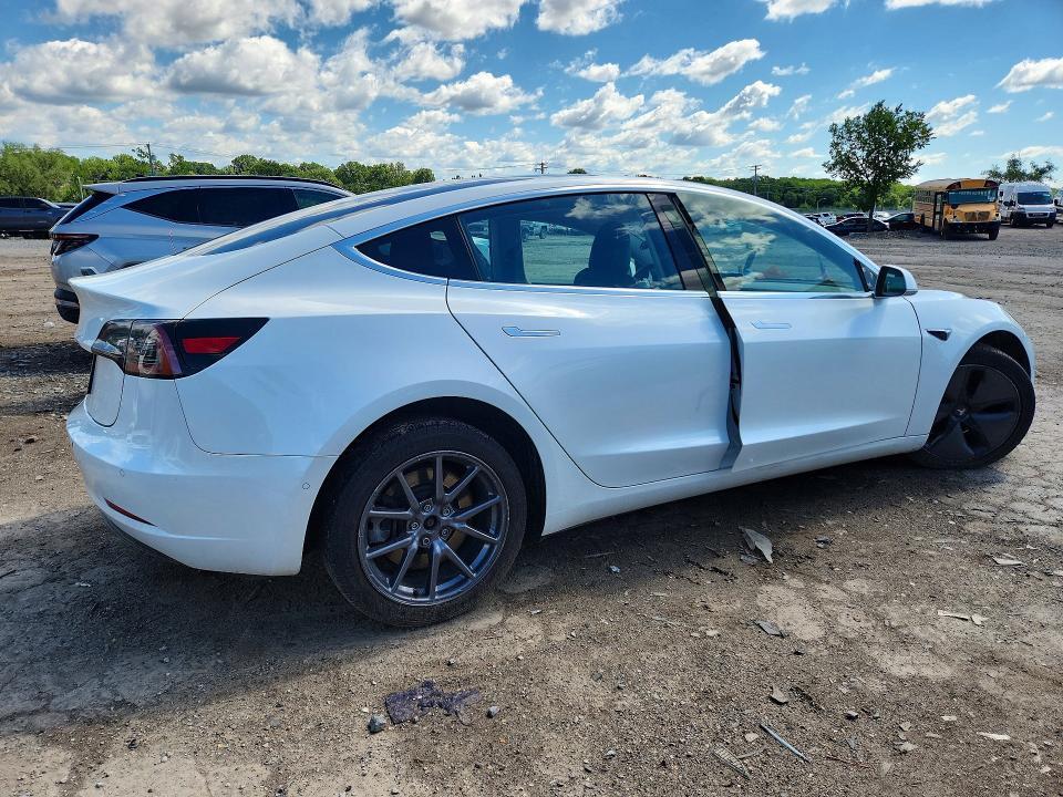 2018 TESLA 3 — Фото 3 из 12