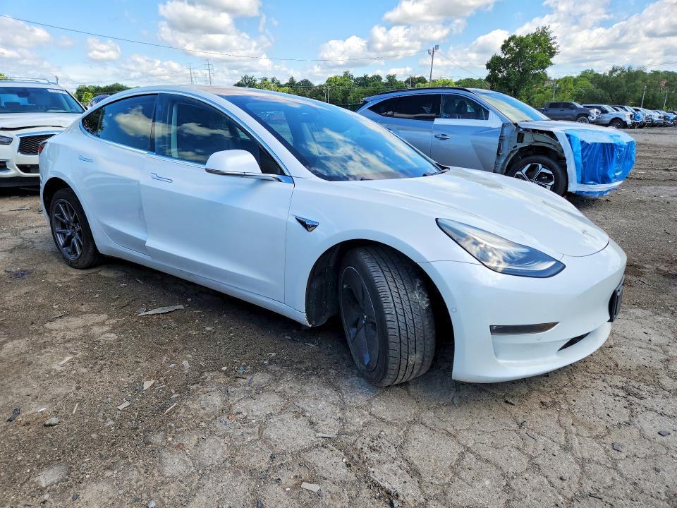 2018 TESLA 3 — Фото 4 из 12