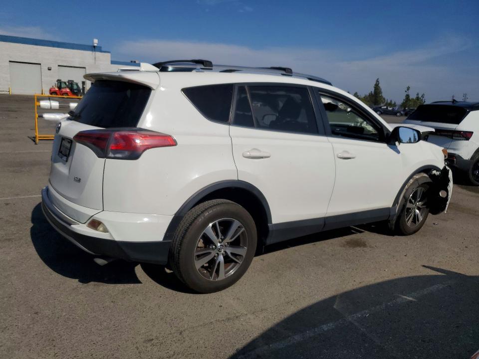 2018 TOYOTA RAV4 XLE — Фото 3 из 13