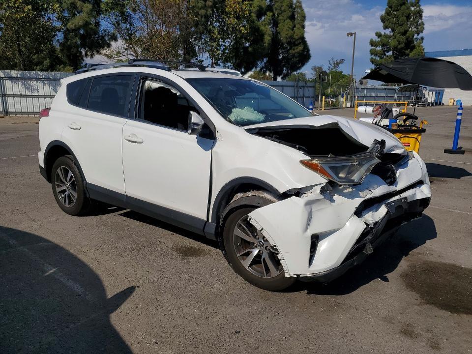 2018 TOYOTA RAV4 XLE — Фото 4 из 13