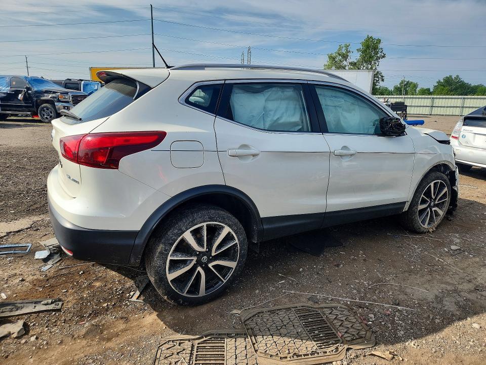 2017 NISSAN ROGUE SPORT SL — Фото 3 из 12