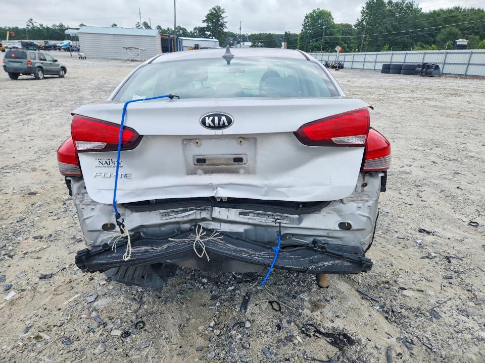 2017 KIA FORTE LX — Фото 6 из 12