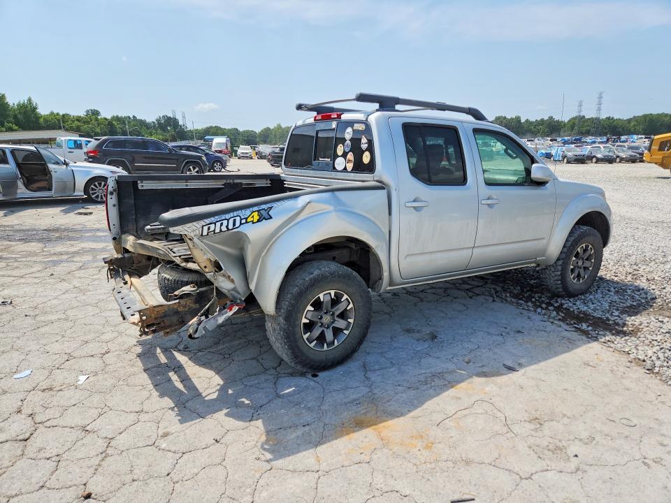 2017 NISSAN FRONTIER PRO-4X — Фото 3 из 12