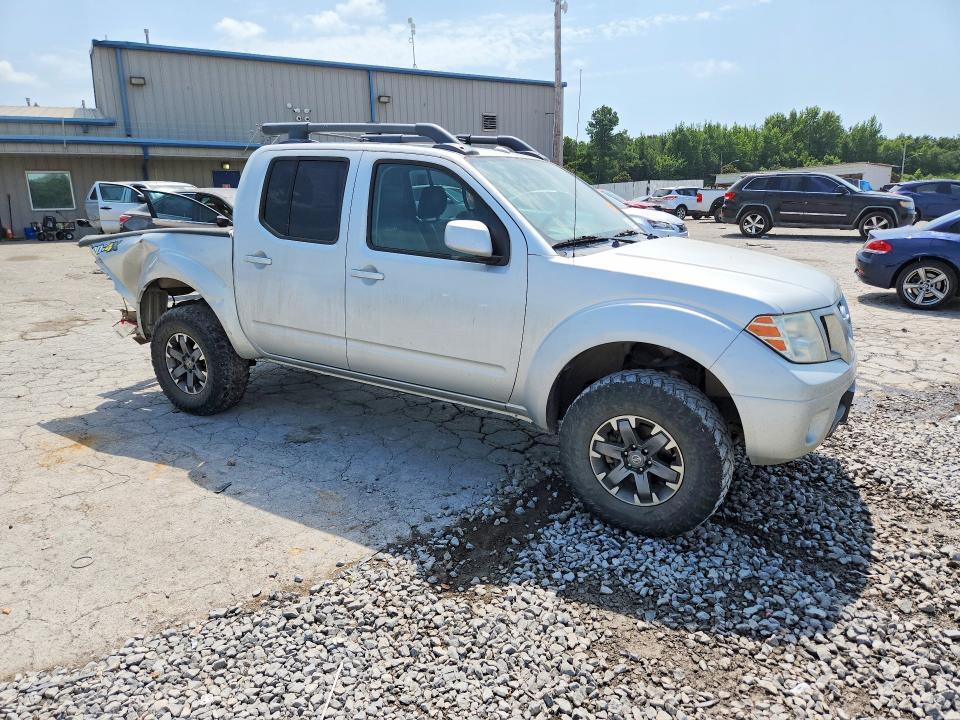 2017 NISSAN FRONTIER PRO-4X — Фото 4 из 12