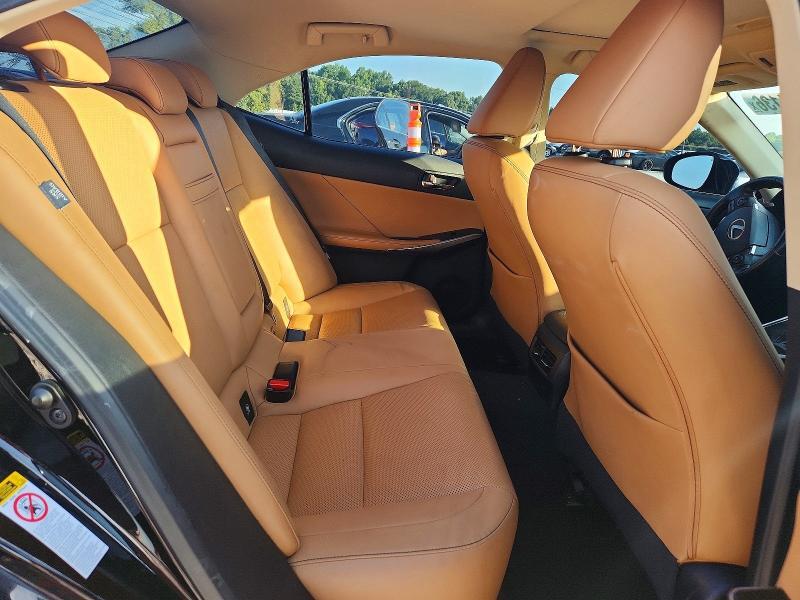 2016 LEXUS IS 200T — Фото 10 из 13