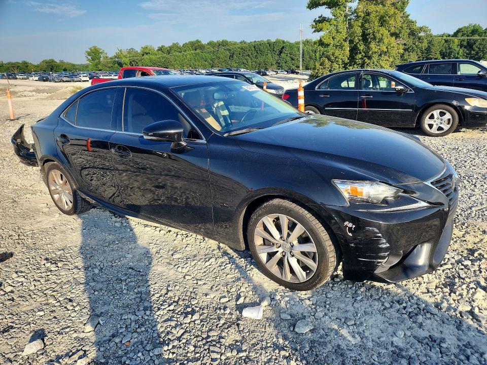 2016 LEXUS IS 200T — Фото 4 из 13
