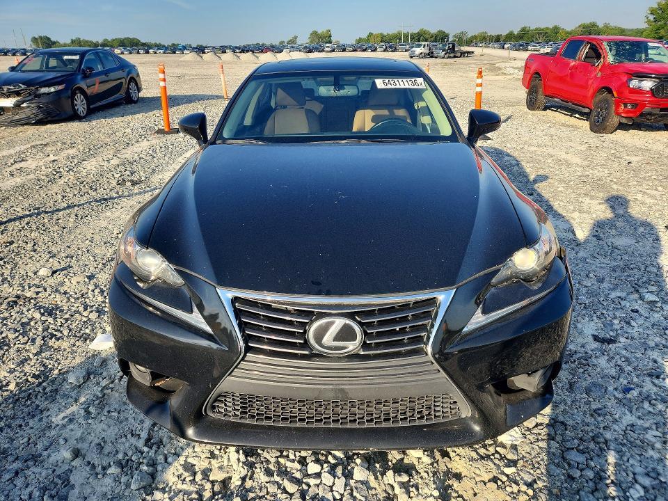 2016 LEXUS IS 200T — Фото 5 из 13