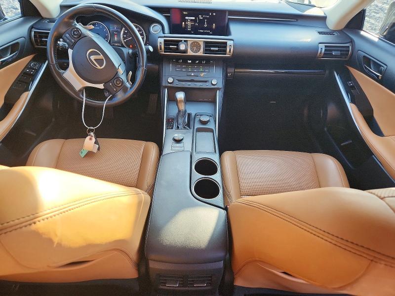 2016 LEXUS IS 200T — Фото 8 из 13