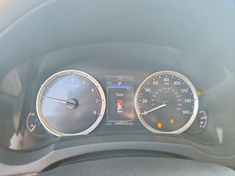 2016 LEXUS IS 200T — Фото 9 из 13