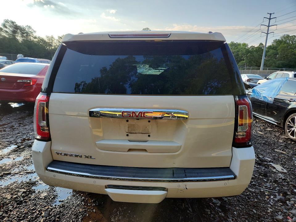 2015 GMC YUKON XL DENALI — Фото 6 из 12